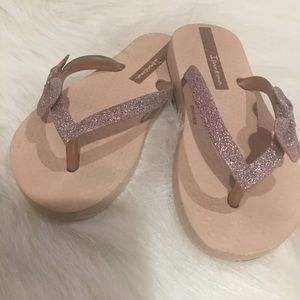 Ipanema Toddler Rose Gold Glitter Flip Flops